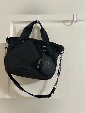 Nike Futura Luxe crossbody 10L